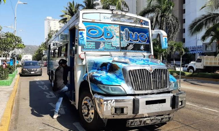 ‘Quiero reportes’: filtran imágenes de extorsionadores golpeando a transportistas de Acapulco