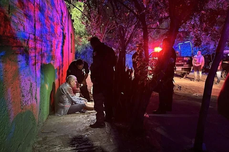 Roban auto en Neza y abandonan al conductor en Ecatepec