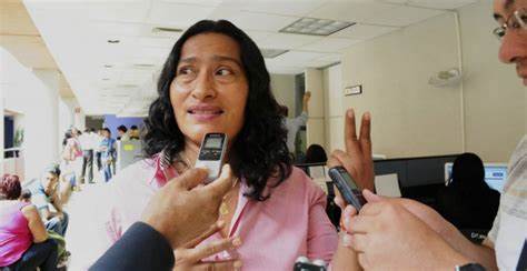 Morenistas protestan por reelección de Abelina López en Acapulco