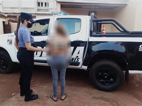 Detienen a mujer que vendía armas por redes sociales