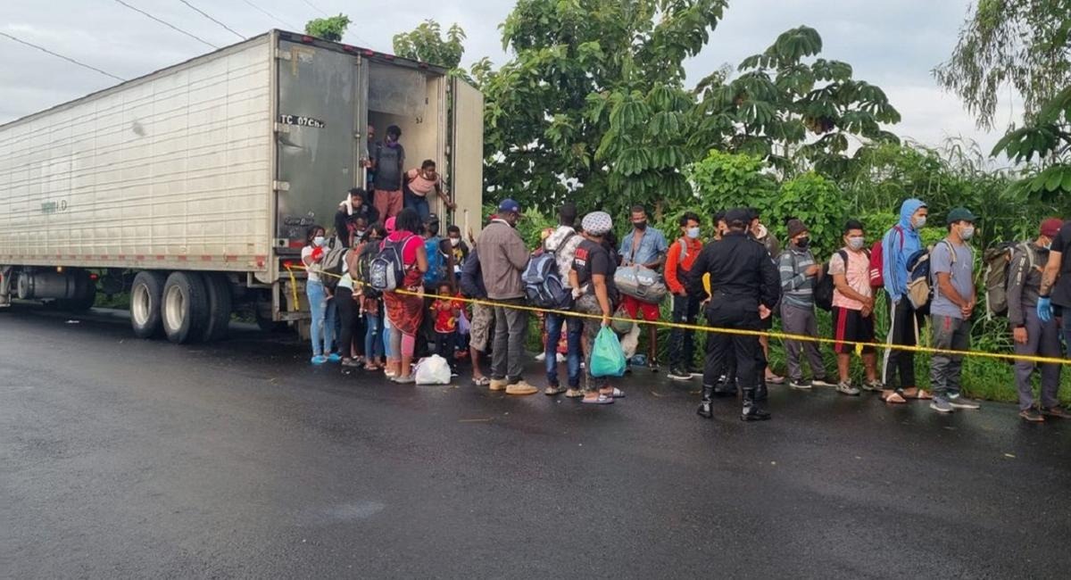 Aseguran tráiler con cerca de 200 migrantes en Ramos Arizpe; había menores entre los afectados