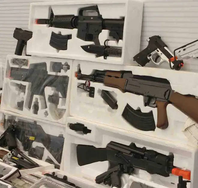 Niño mata a su primo de 3 años al jugar con el rifle de su padre