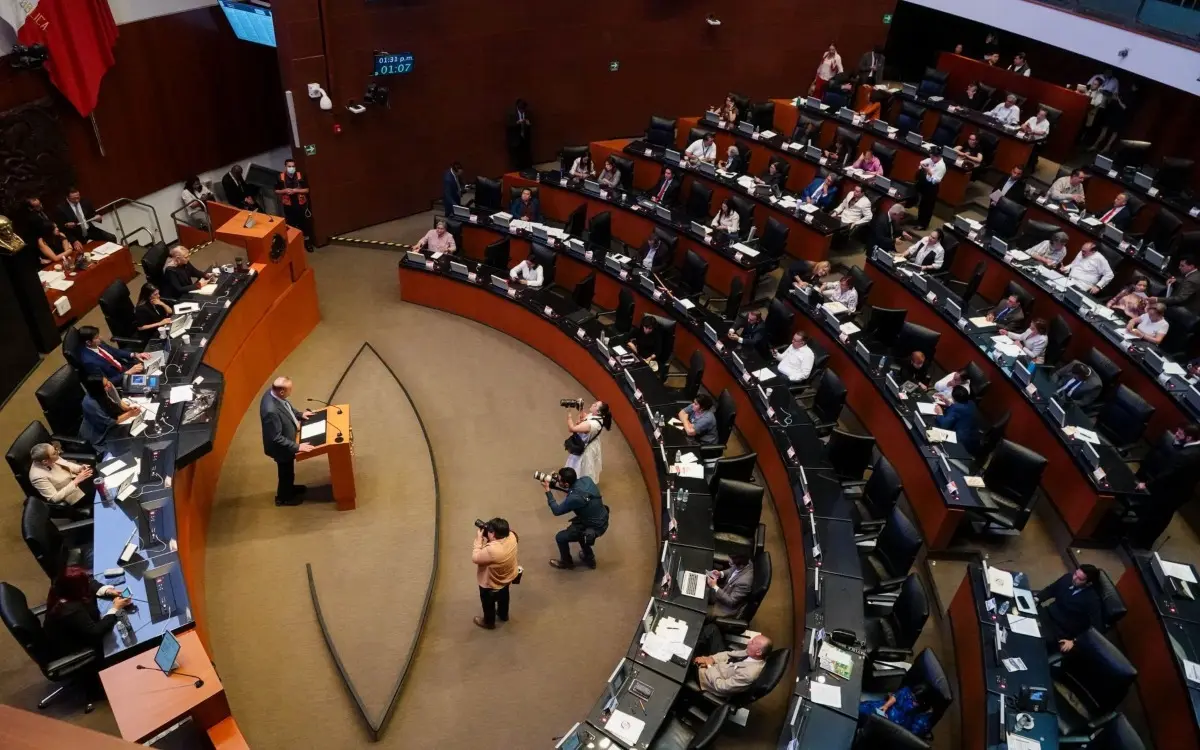 Aprueba Senado Ley de Amparo que impide a jueces suspender obras públicas