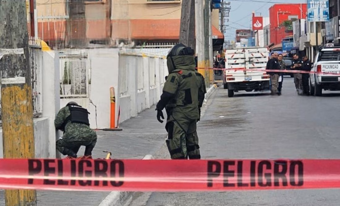 Especialistas en explosivos del Ejército retiran granada de una preparatoria en Reynosa, Tamaulipas