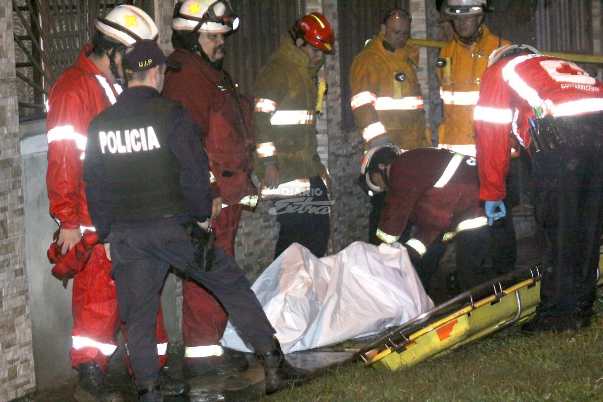 Soldador muere al estallar cilindro durante reparación; su papá queda herido