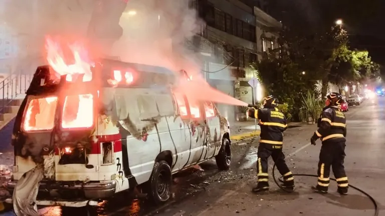Se Incendia Ambulancia Fuera de Uso en la Colonia Doctores, CDMX