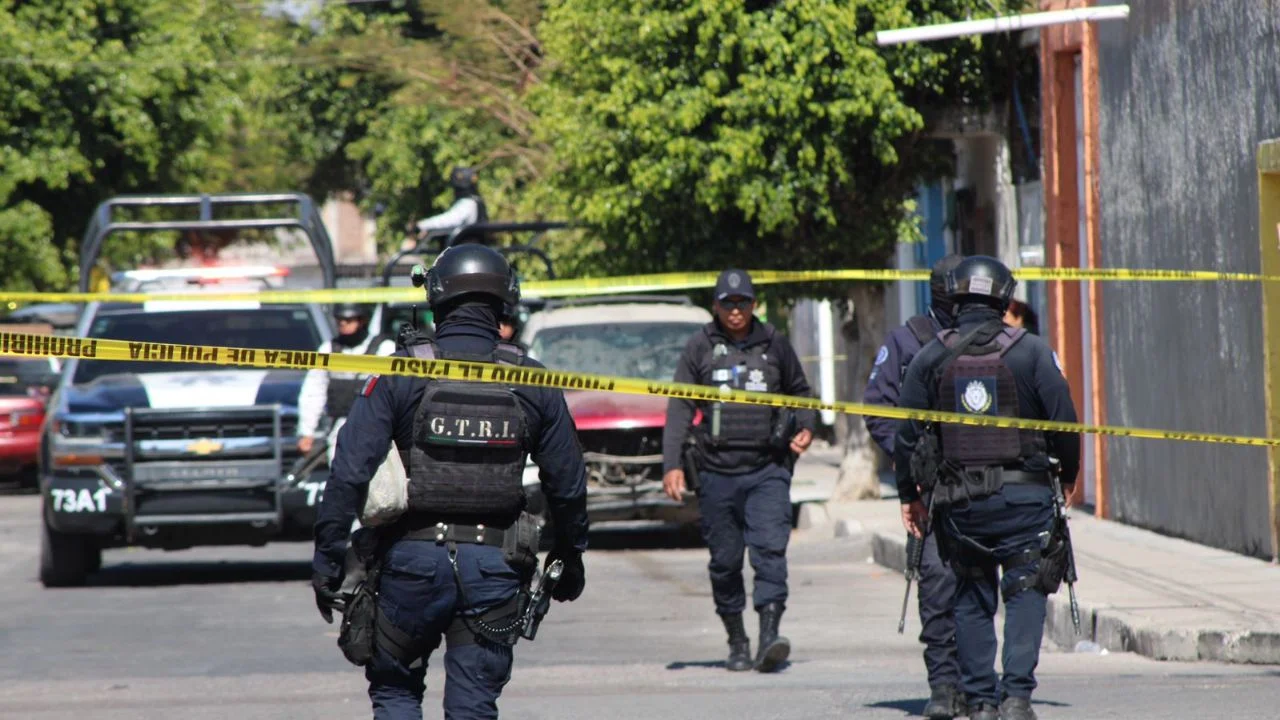 Un grupo armado que se asume como Cártel Chiapas Guatemala difundió un video donde se adjudica el asesinato de dos policías estatales