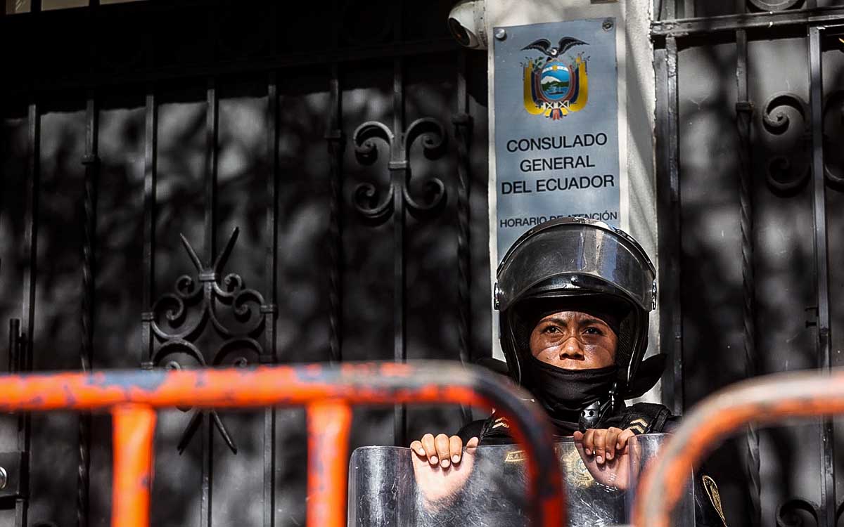 Ecuador anuncia el cierre de sus consulados en México