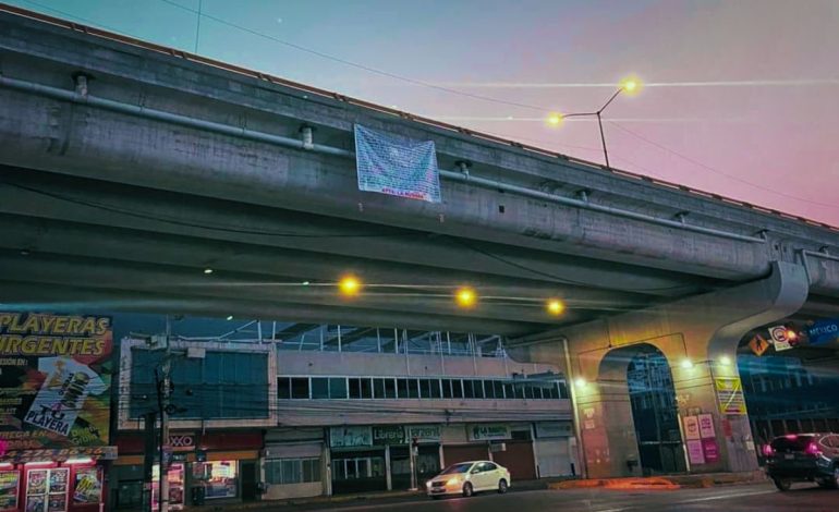 Detienen a dos personas que colgaban ‘narcomantas’ en Acapulco