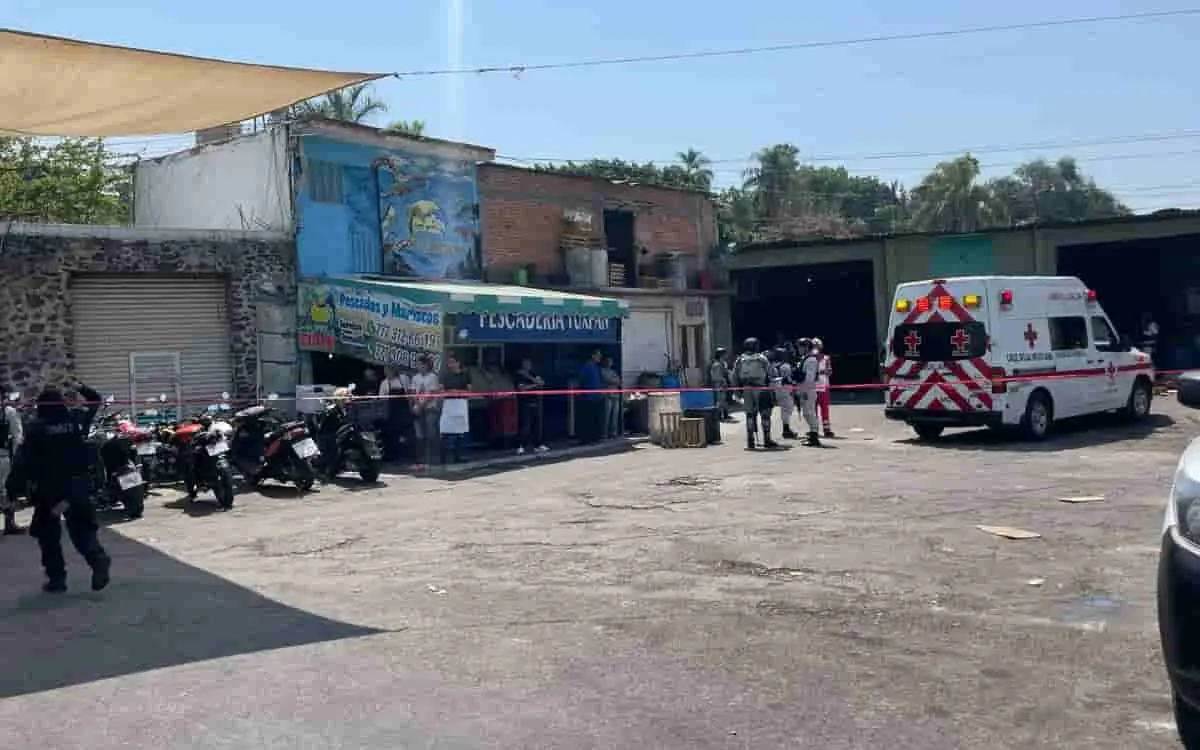 Matan a dos mujeres a plena luz del día en mercado de Cuernavaca