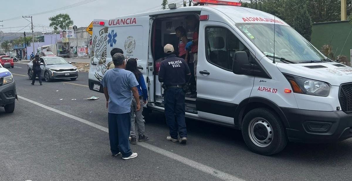 Aparatoso Choque en la Carretera Izúcar-Atlixco Deja Tres Heridos, Incluyendo una Menor