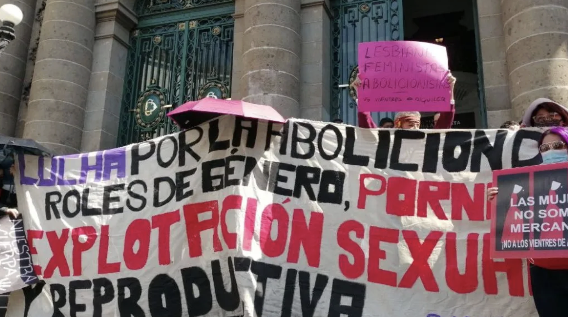 Colectivos feministas buscan penalizar la gestación subrogada en México