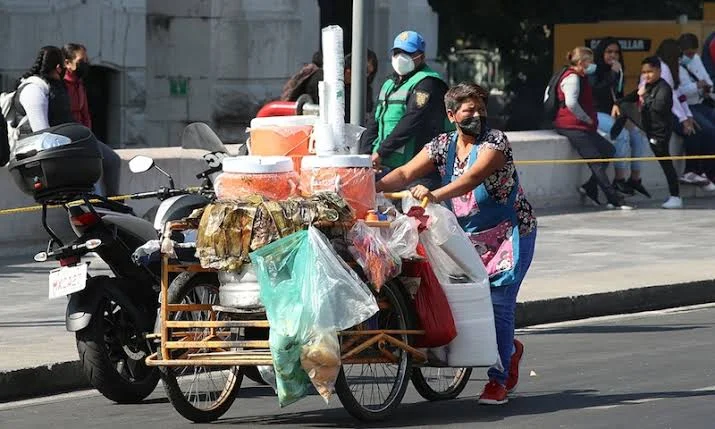 Siete de cada diez mujeres trabajan en la informalidad en Puebla: INEGI