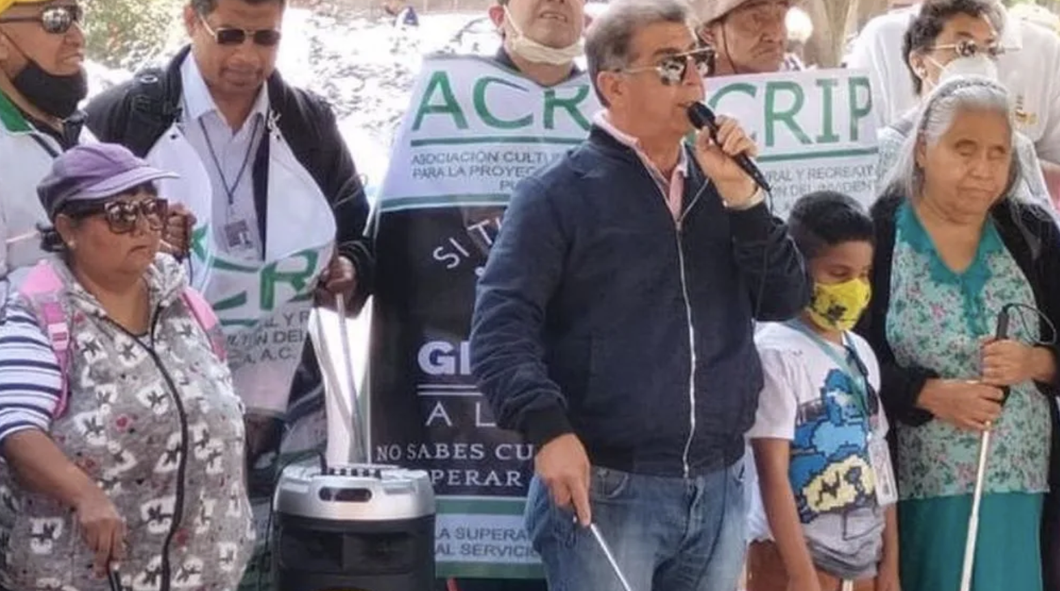 En Puebla, persisten falta de empatía y barreras para personas con discapacidad visual