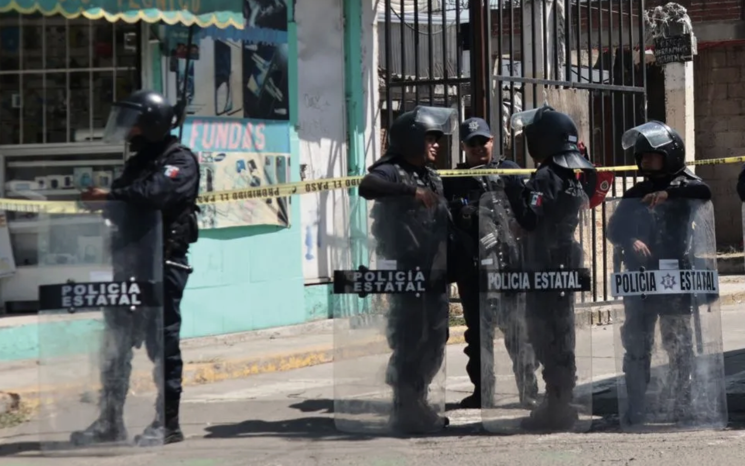 Detienen a “El Topo” y 15 presuntos extorsionadores más en el Mercado Morelos